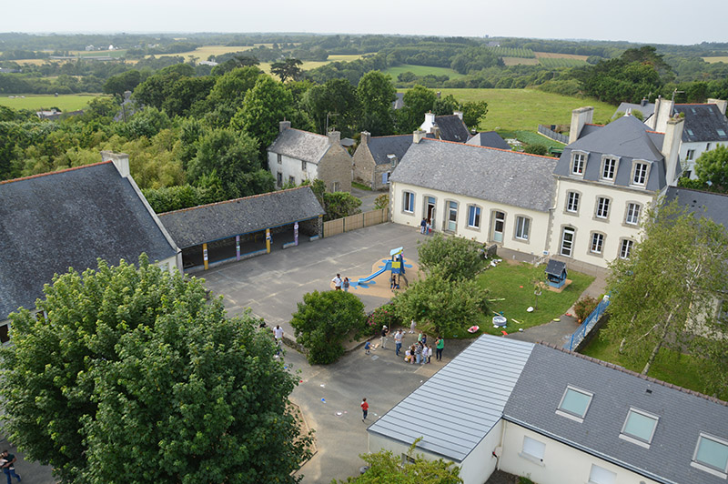 Ecole maternelle et primaire de Peumerit, vue de haut